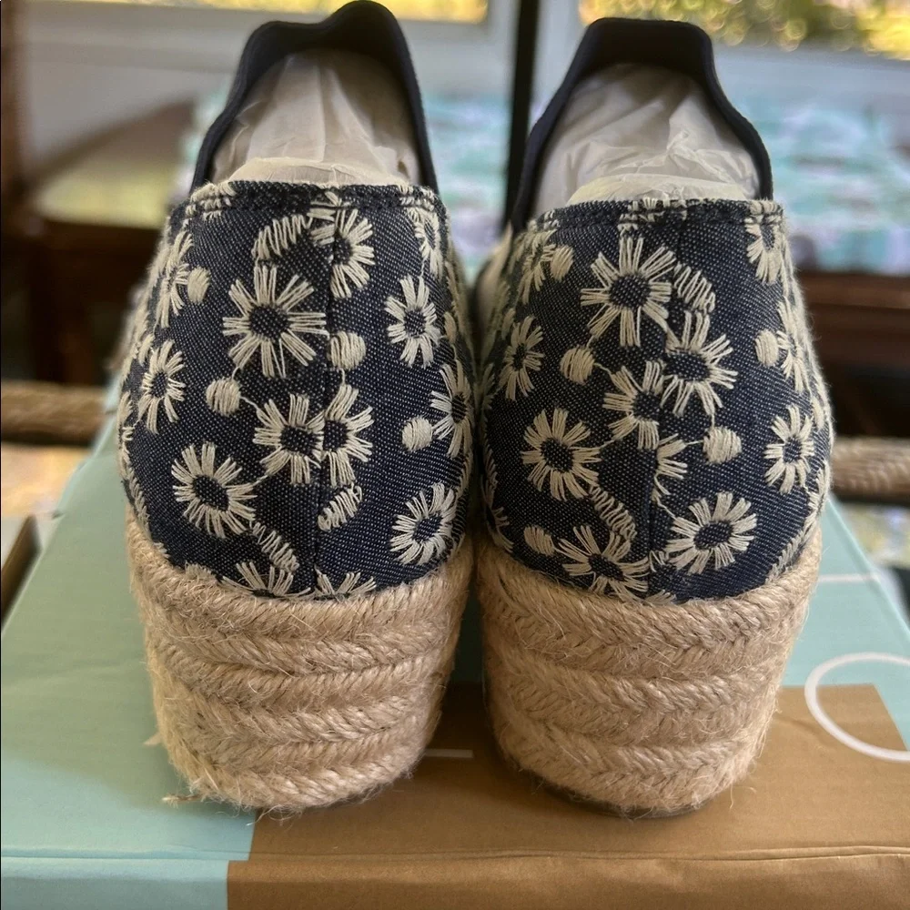 Life Stride Velocity 2.0 Denim Floral Espadrille Wedges Blue/White 9.5 NWT